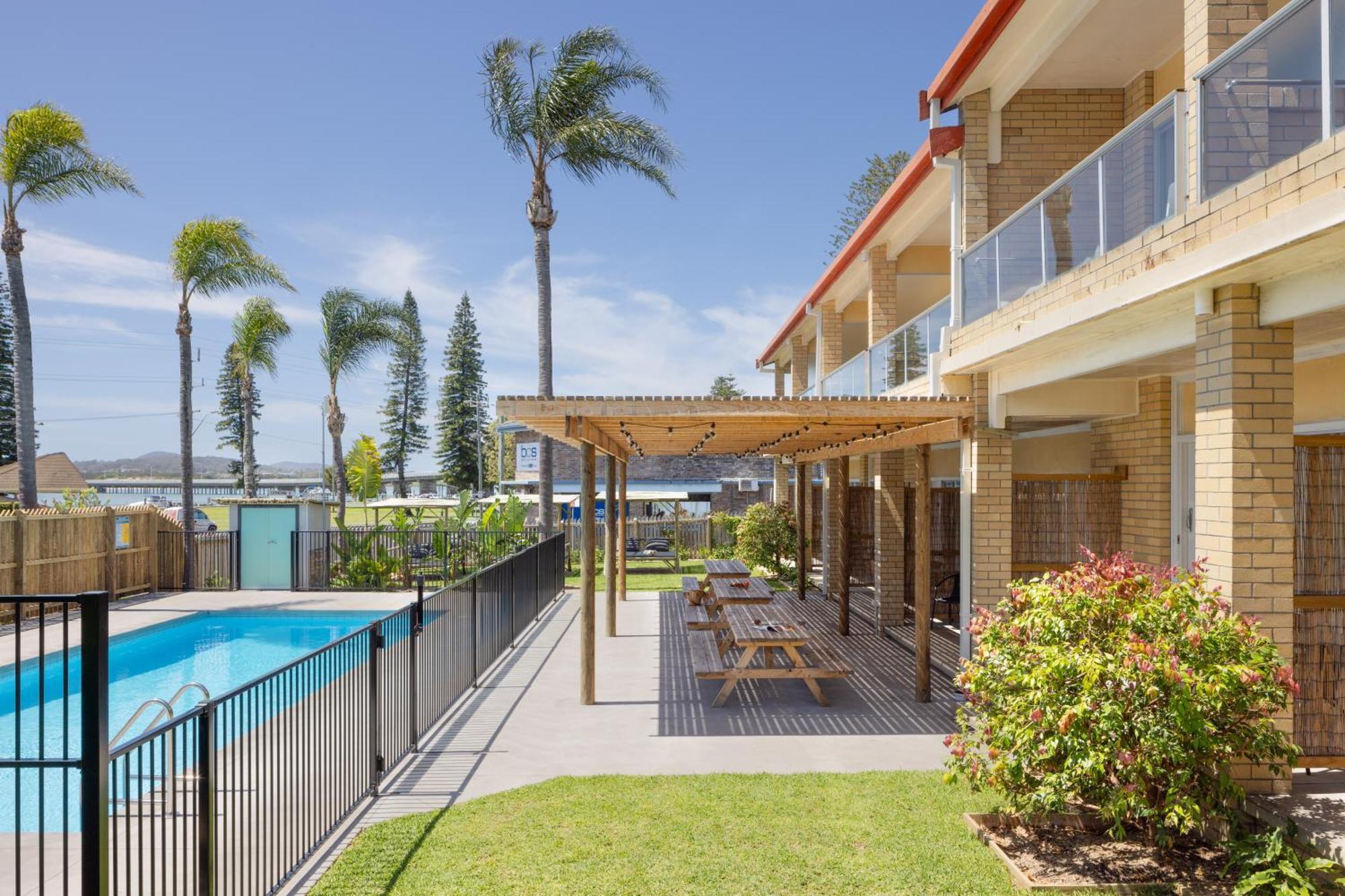 South Pacific Palms Motor Inn Tuncurry Extérieur photo